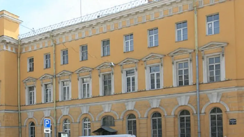 Фрон­то­ны на крон­штей­нах