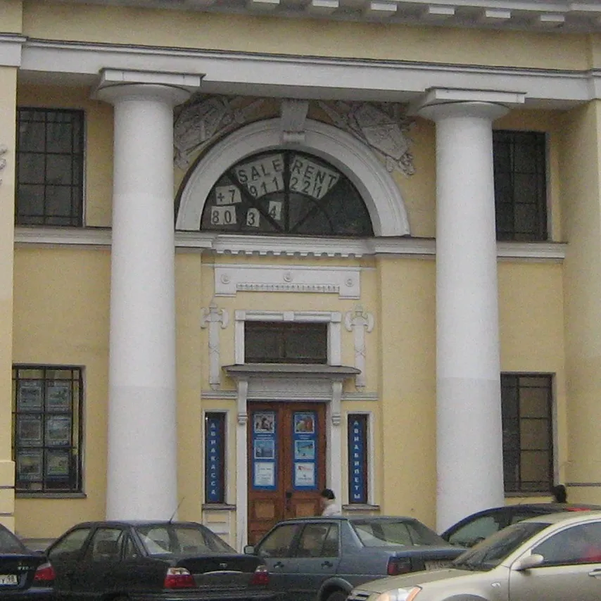 Лод­жии и ко­лон­ны