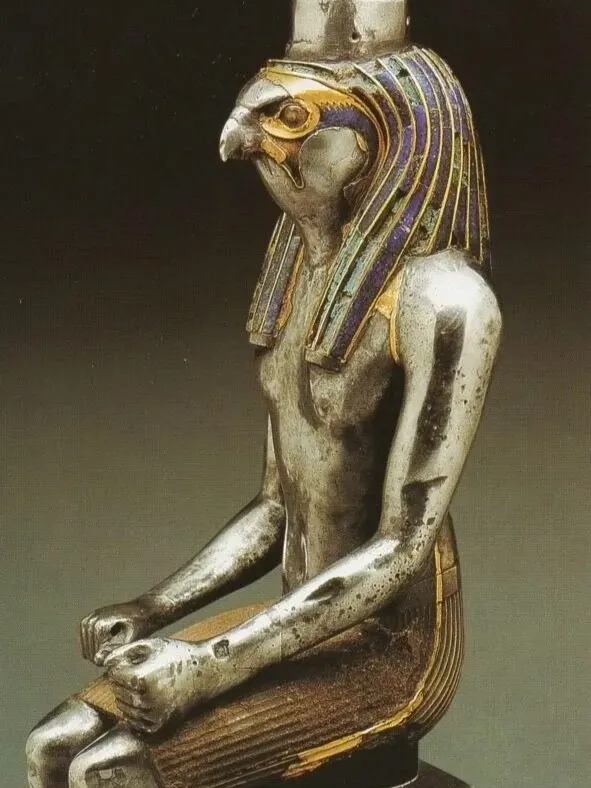 Че­ловек с го­ловой со­кола