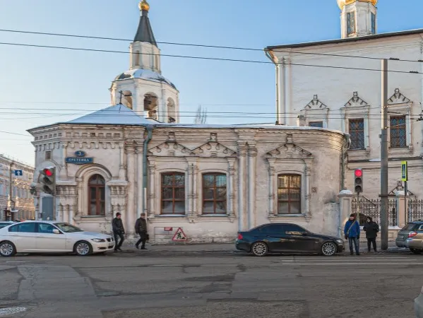 Тра­пез­ная в псев­до­рус­ском сти­ле