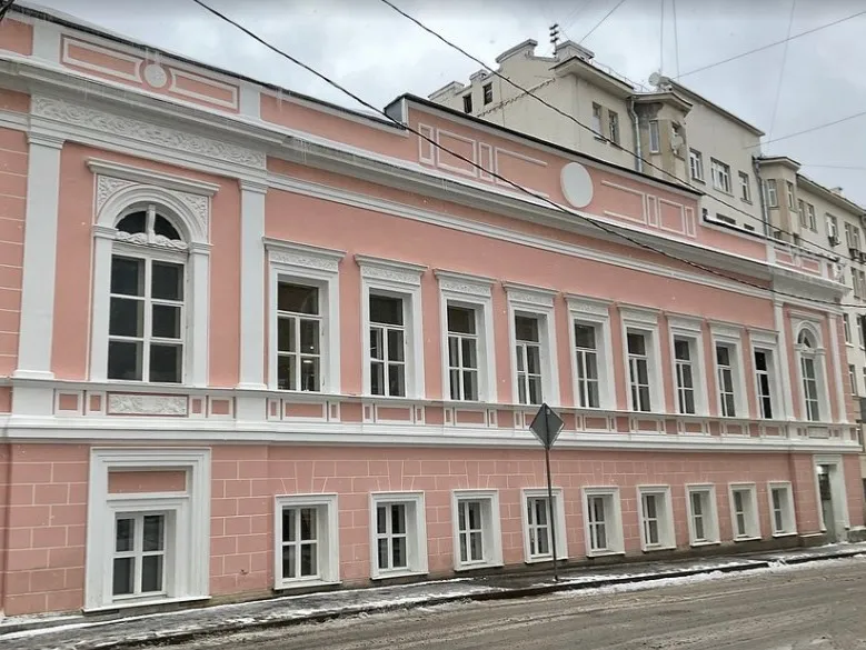 Ком­по­зиция глав­но­го фа­сада