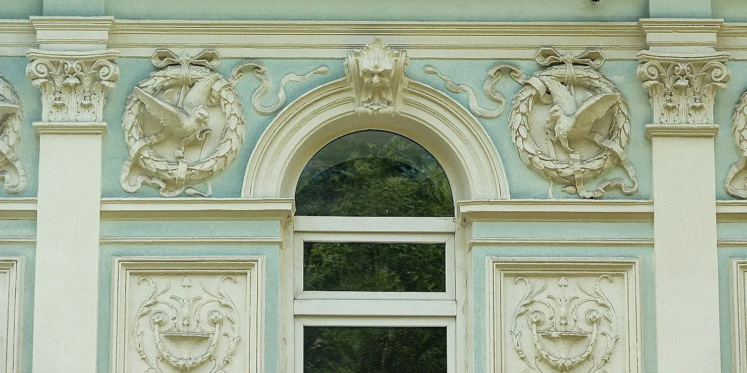Де­кор фа­садов фли­геля