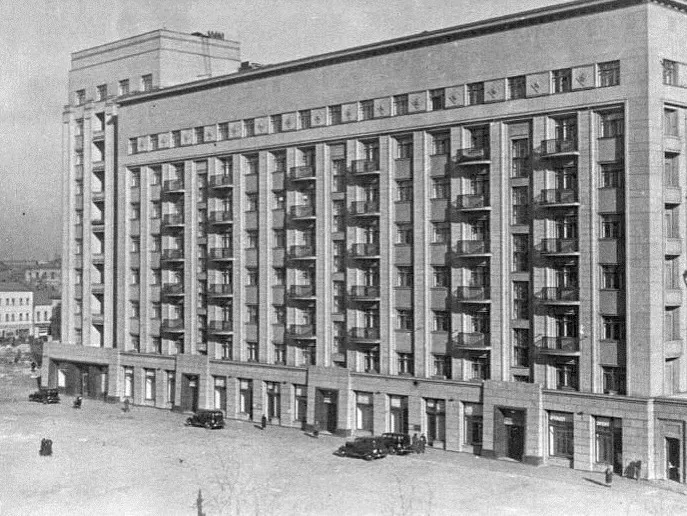 Мо­нумен­таль­ность пос­та­мен­та