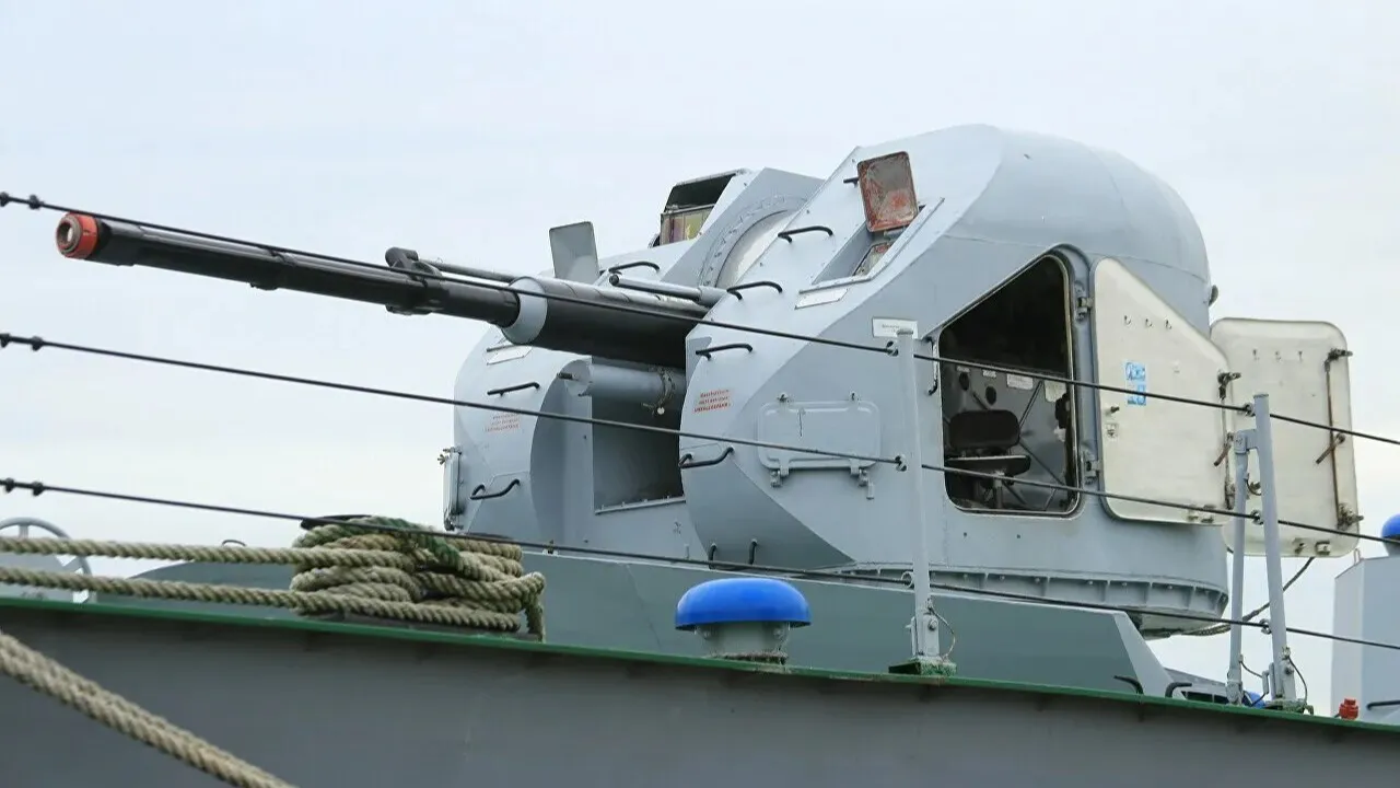 Но­совая ар­тилле­рий­ская ус­та­нов­ка АК-176М