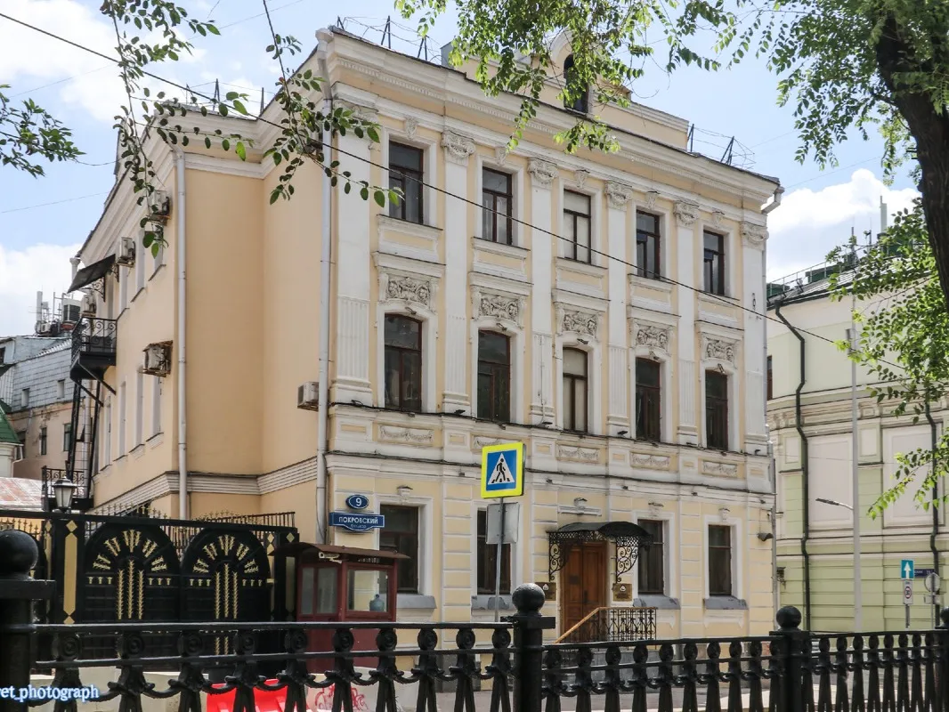 Пра­вый фли­гель