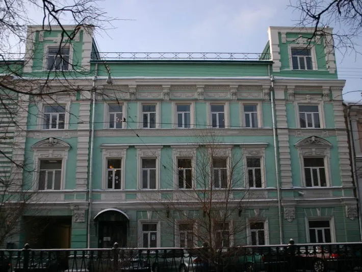 Сим­метрич­ный фа­сад