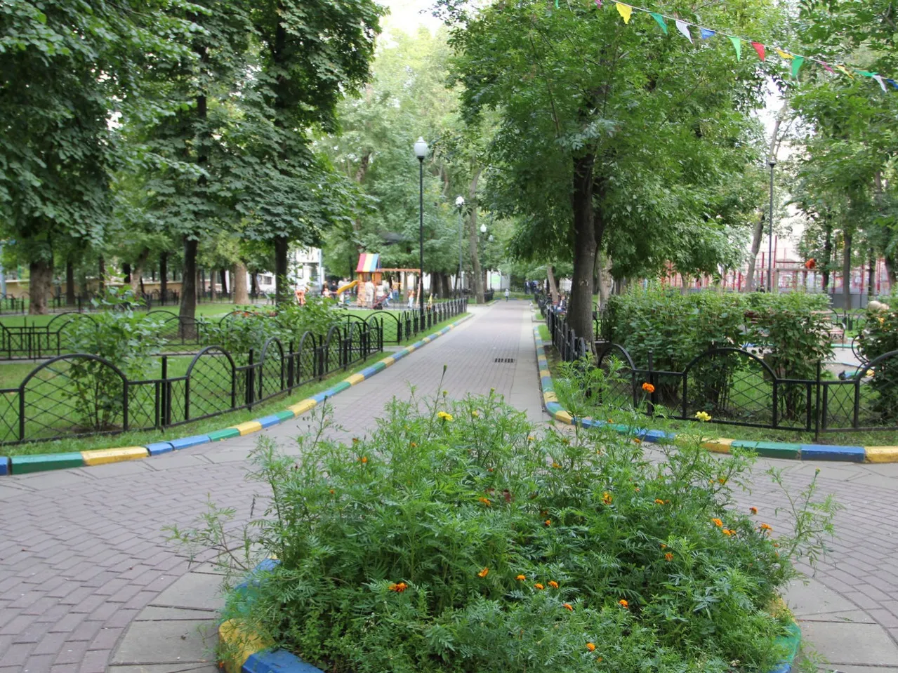 Пла­ниров­ка и зе­лёные на­саж­де­ния