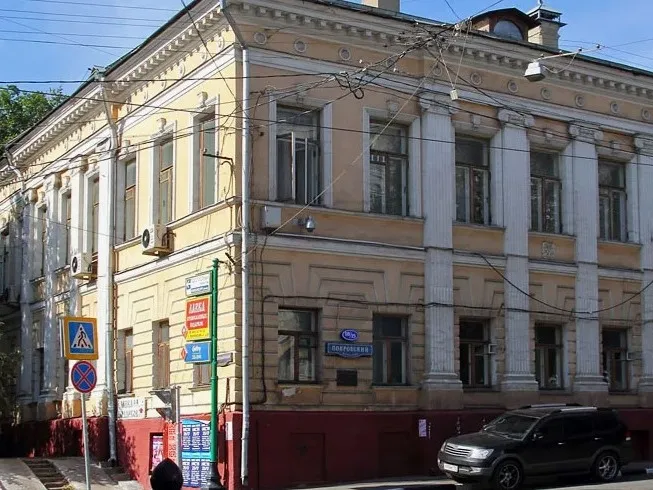 Две па­рад­ные сто­роны