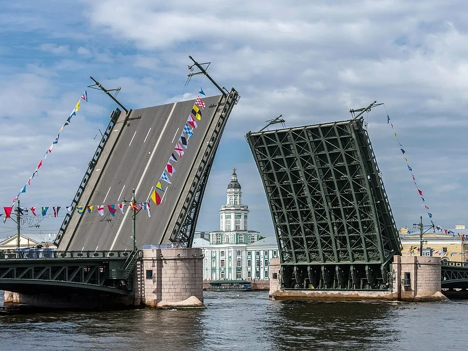 В честь свя­того наз­ван Санкт-пе­тер­бург