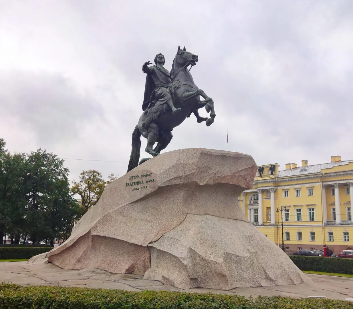 Год открытия памятника петру 1 в петербурге. Памятник Петру великому в Санкт-Петербурге. Памятник Петру великому медный всадник. Памятник Петру великому в Петербурге. Автор памятника Петру великому в Петербурге.